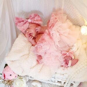 0-6 month photo prop tutu head band and feet bows